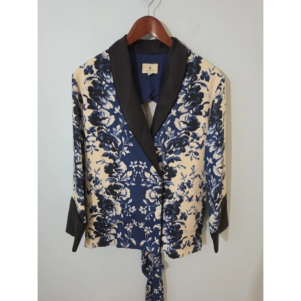 Tuckernuck Blue and Black Floral Satin Wrap Jacket XSmall